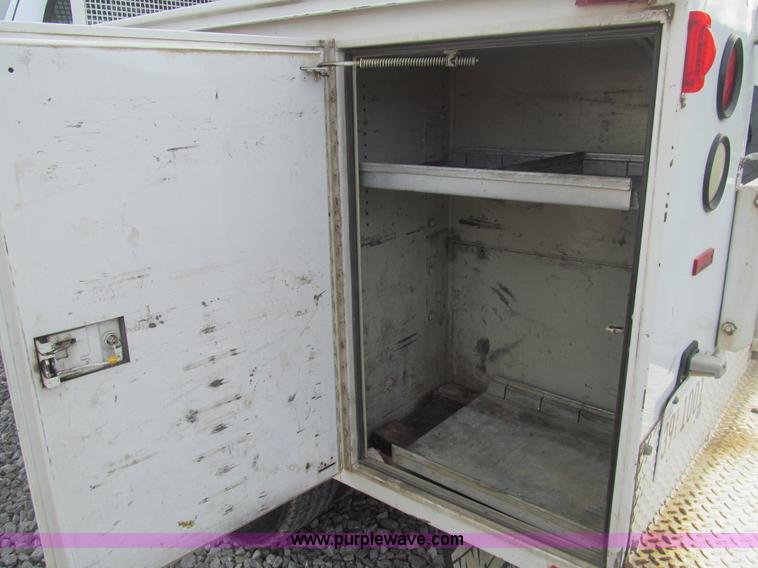 image for item AQ9816 2004 Ford F350 Super Duty XL service truck