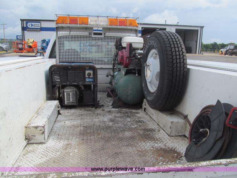 image for item AQ9816 2004 Ford F350 Super Duty XL service truck