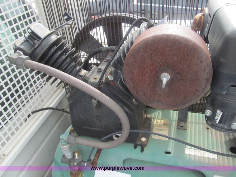 image for item AQ9816 2004 Ford F350 Super Duty XL service truck