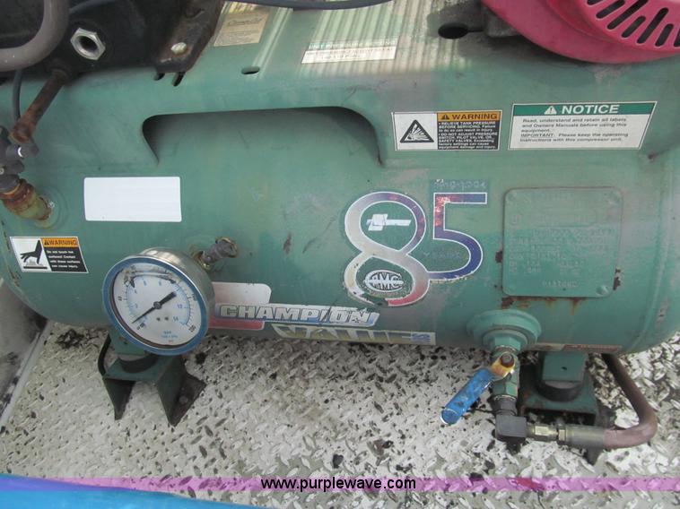 image for item AQ9816 2004 Ford F350 Super Duty XL service truck