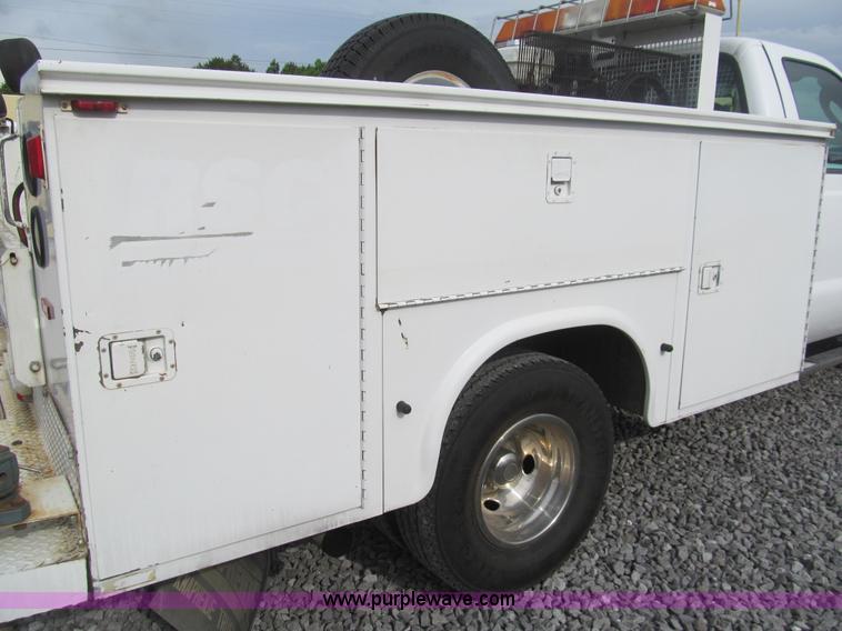 image for item AQ9816 2004 Ford F350 Super Duty XL service truck