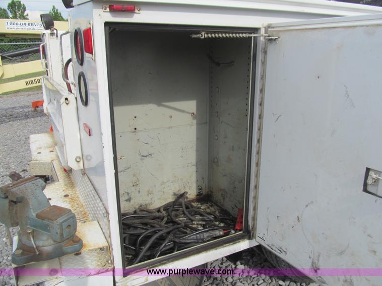 image for item AQ9816 2004 Ford F350 Super Duty XL service truck