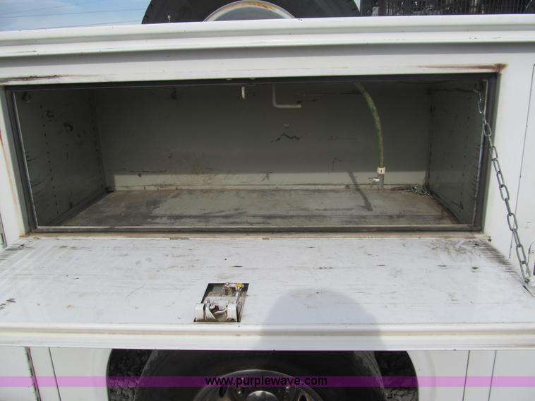 image for item AQ9816 2004 Ford F350 Super Duty XL service truck