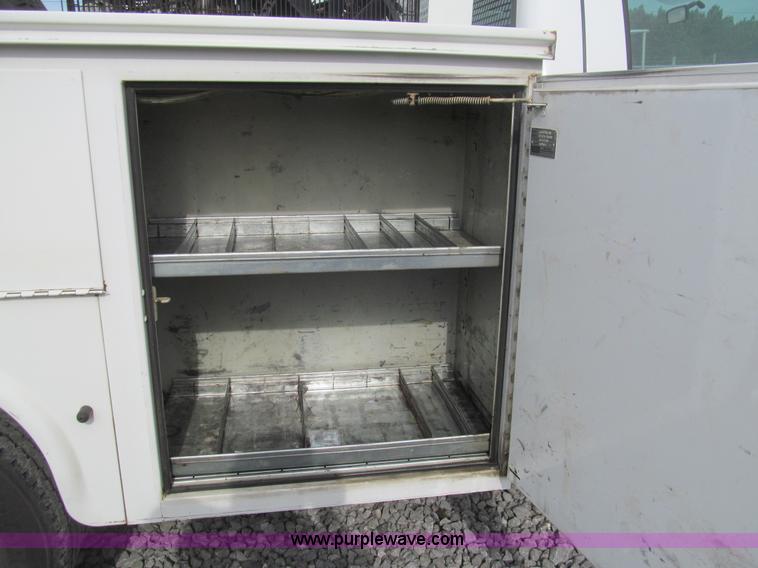 image for item AQ9816 2004 Ford F350 Super Duty XL service truck