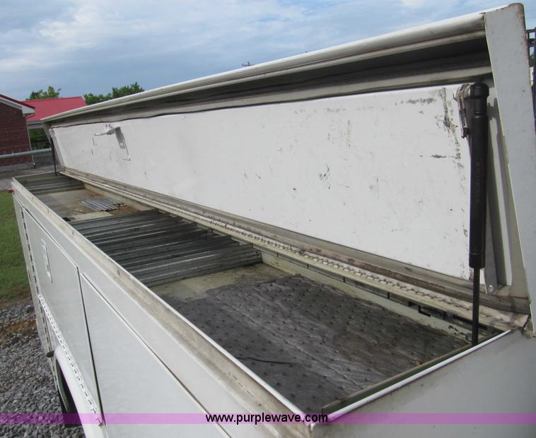 image for item AQ9816 2004 Ford F350 Super Duty XL service truck