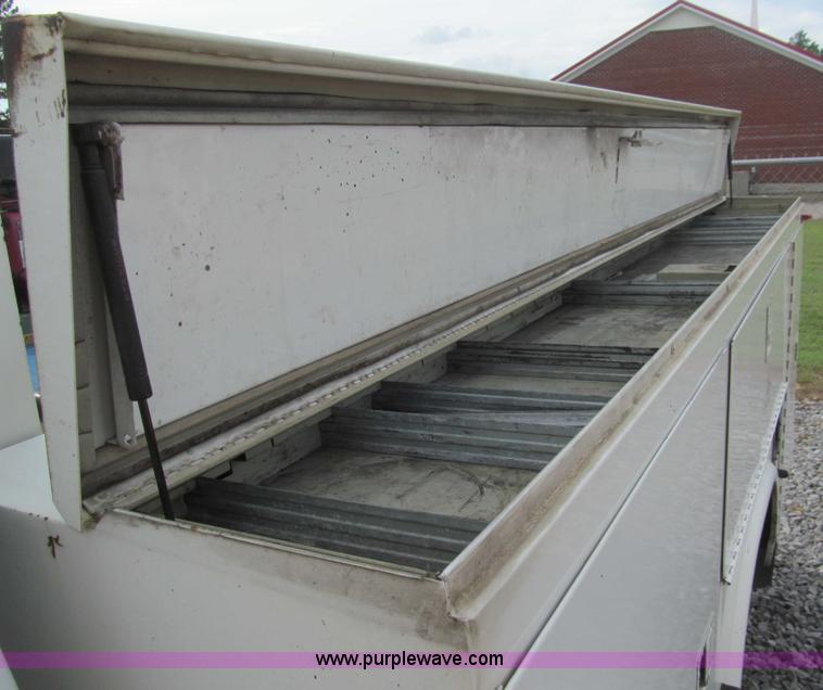 image for item AQ9816 2004 Ford F350 Super Duty XL service truck