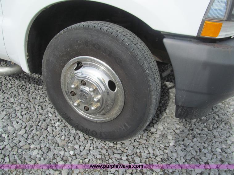 image for item AQ9816 2004 Ford F350 Super Duty XL service truck