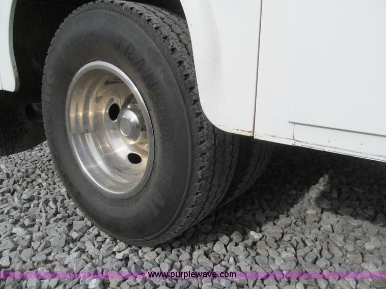 image for item AQ9816 2004 Ford F350 Super Duty XL service truck