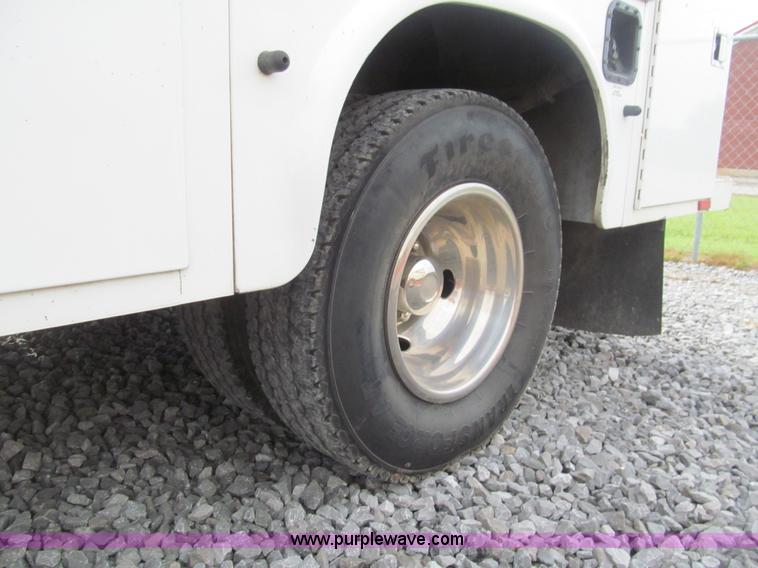 image for item AQ9816 2004 Ford F350 Super Duty XL service truck