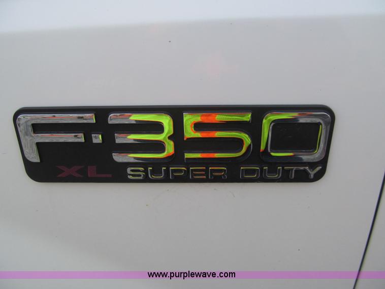 image for item AQ9816 2004 Ford F350 Super Duty XL service truck