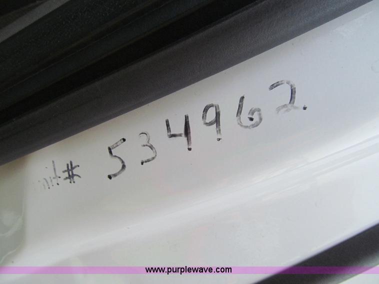 image for item AQ9816 2004 Ford F350 Super Duty XL service truck