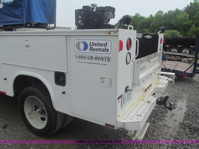 image for item AQ9817 2006 Ford F550 Super Duty XL service truck