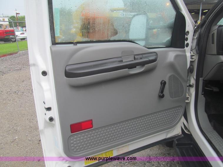 image for item AQ9817 2006 Ford F550 Super Duty XL service truck