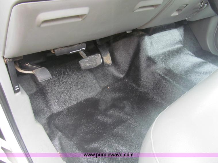 image for item AQ9817 2006 Ford F550 Super Duty XL service truck