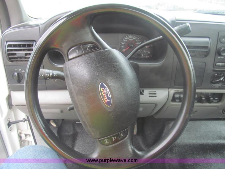 image for item AQ9817 2006 Ford F550 Super Duty XL service truck