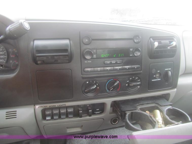 image for item AQ9817 2006 Ford F550 Super Duty XL service truck