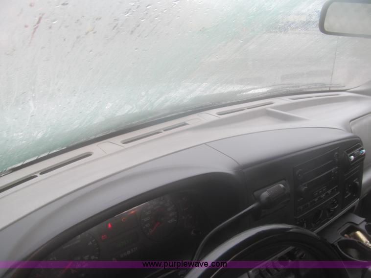 image for item AQ9817 2006 Ford F550 Super Duty XL service truck