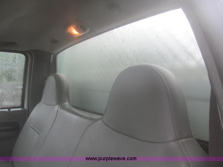 image for item AQ9817 2006 Ford F550 Super Duty XL service truck