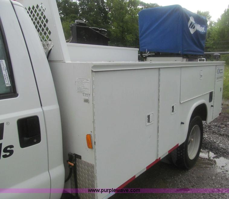 image for item AQ9817 2006 Ford F550 Super Duty XL service truck