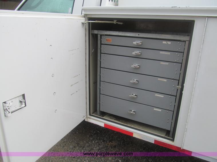 image for item AQ9817 2006 Ford F550 Super Duty XL service truck