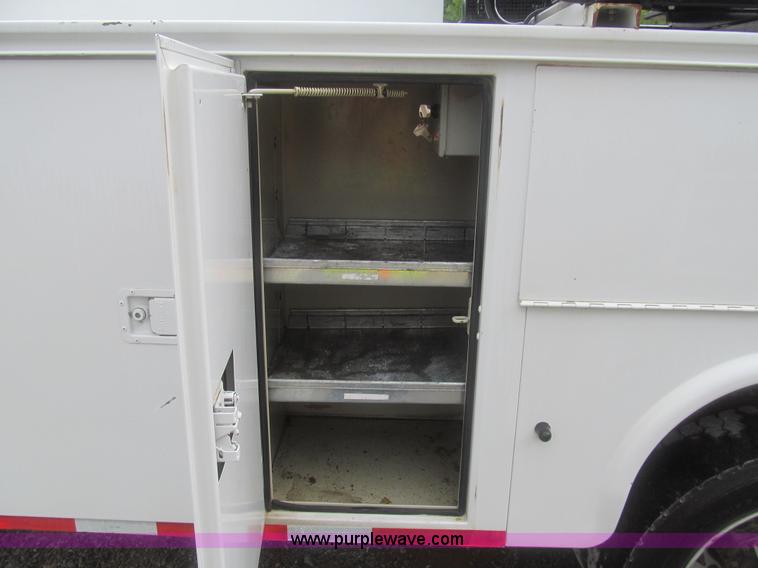 image for item AQ9817 2006 Ford F550 Super Duty XL service truck