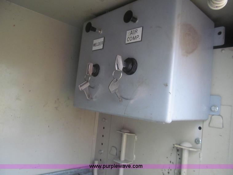 image for item AQ9817 2006 Ford F550 Super Duty XL service truck