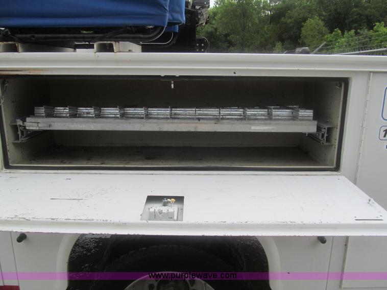 image for item AQ9817 2006 Ford F550 Super Duty XL service truck