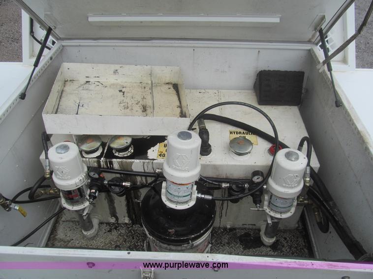 image for item AQ9817 2006 Ford F550 Super Duty XL service truck