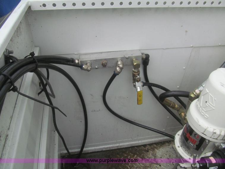 image for item AQ9817 2006 Ford F550 Super Duty XL service truck