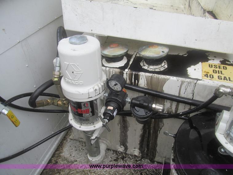 image for item AQ9817 2006 Ford F550 Super Duty XL service truck