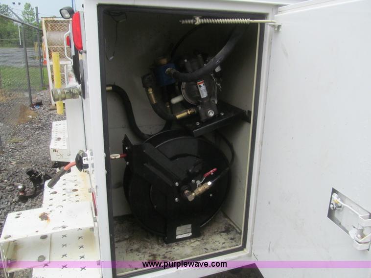 image for item AQ9817 2006 Ford F550 Super Duty XL service truck