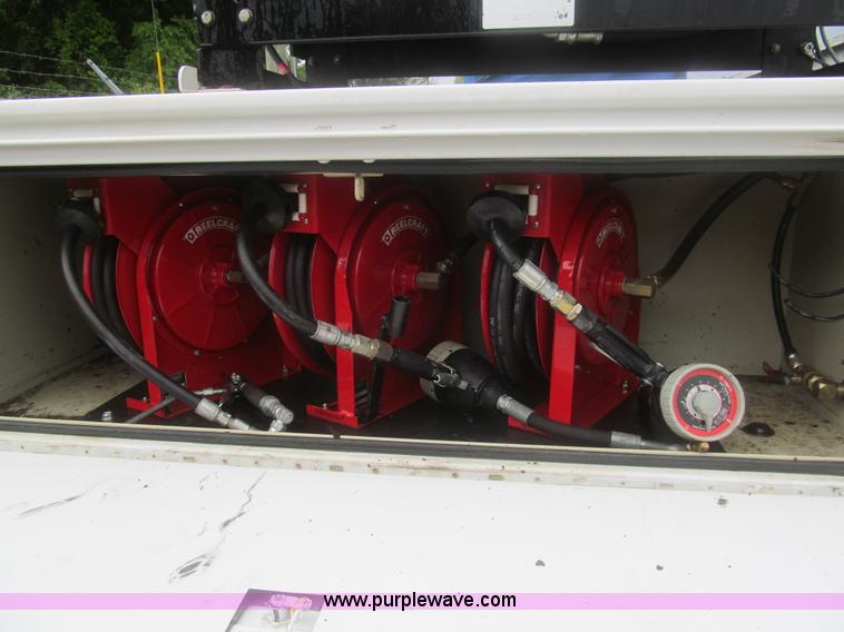 image for item AQ9817 2006 Ford F550 Super Duty XL service truck