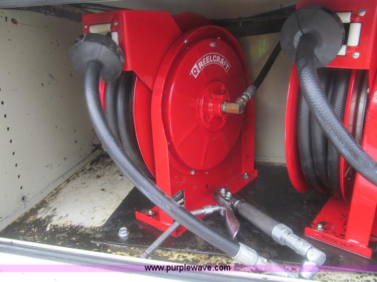 image for item AQ9817 2006 Ford F550 Super Duty XL service truck