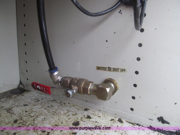 image for item AQ9817 2006 Ford F550 Super Duty XL service truck