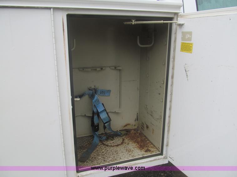 image for item AQ9817 2006 Ford F550 Super Duty XL service truck