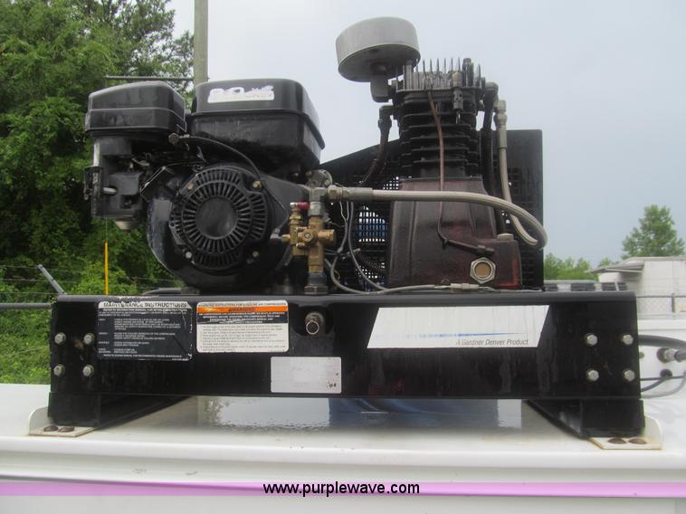 image for item AQ9817 2006 Ford F550 Super Duty XL service truck