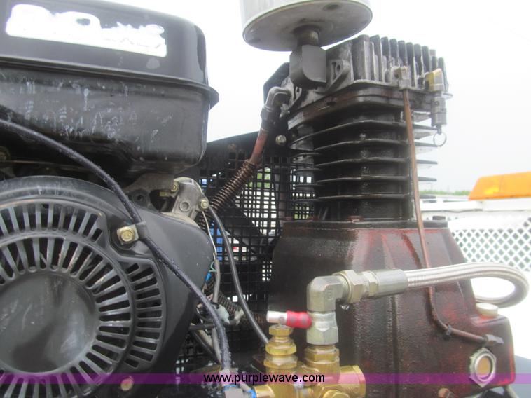 image for item AQ9817 2006 Ford F550 Super Duty XL service truck