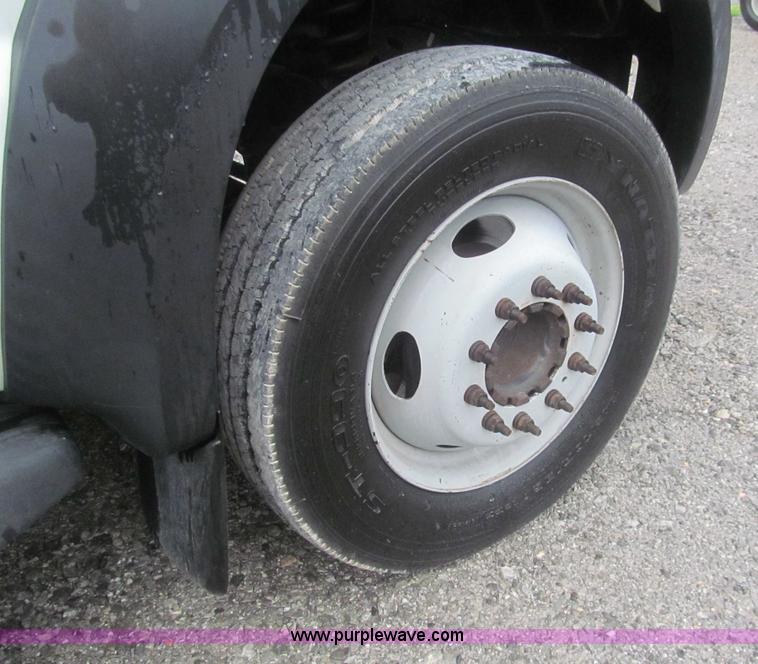 image for item AQ9817 2006 Ford F550 Super Duty XL service truck