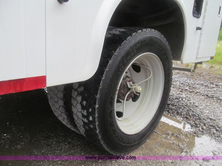 image for item AQ9817 2006 Ford F550 Super Duty XL service truck