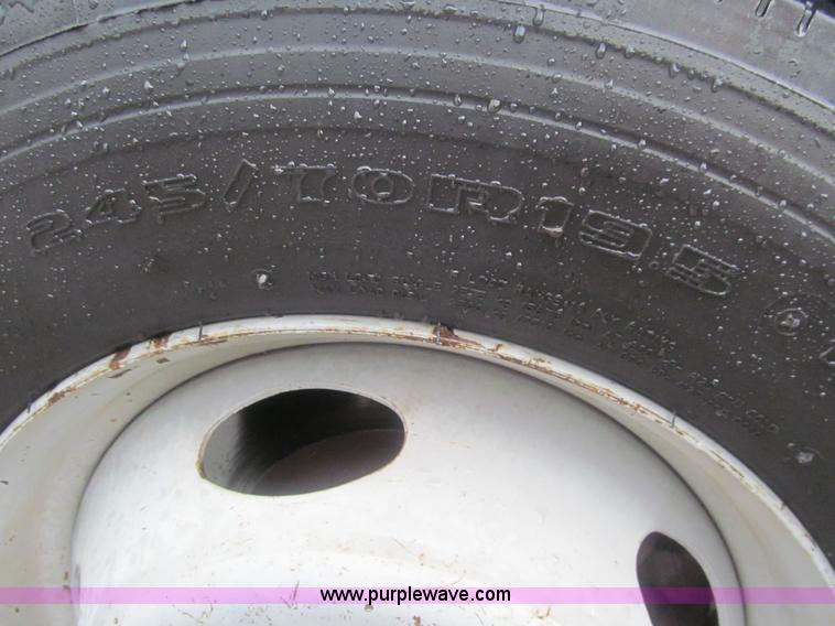 image for item AQ9817 2006 Ford F550 Super Duty XL service truck