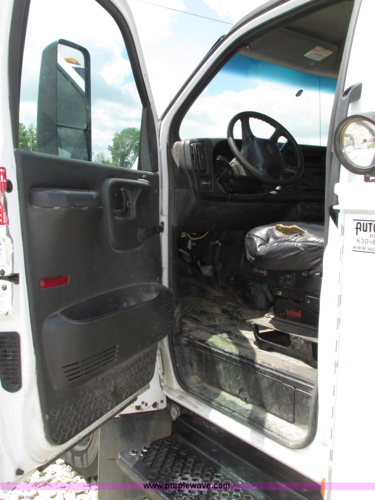 image for item F7403 2006 Chevrolet Kodiak C5500 service truck