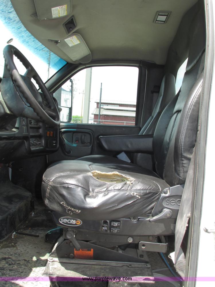 image for item F7403 2006 Chevrolet Kodiak C5500 service truck