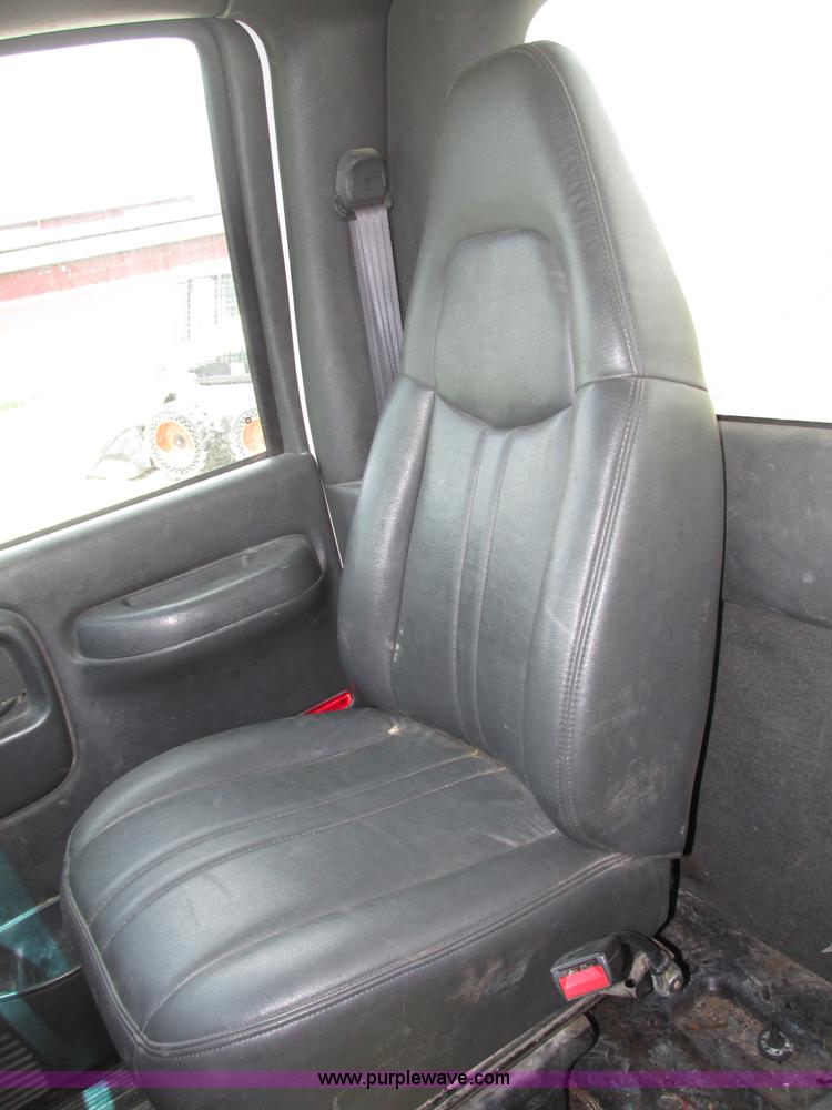 image for item F7403 2006 Chevrolet Kodiak C5500 service truck