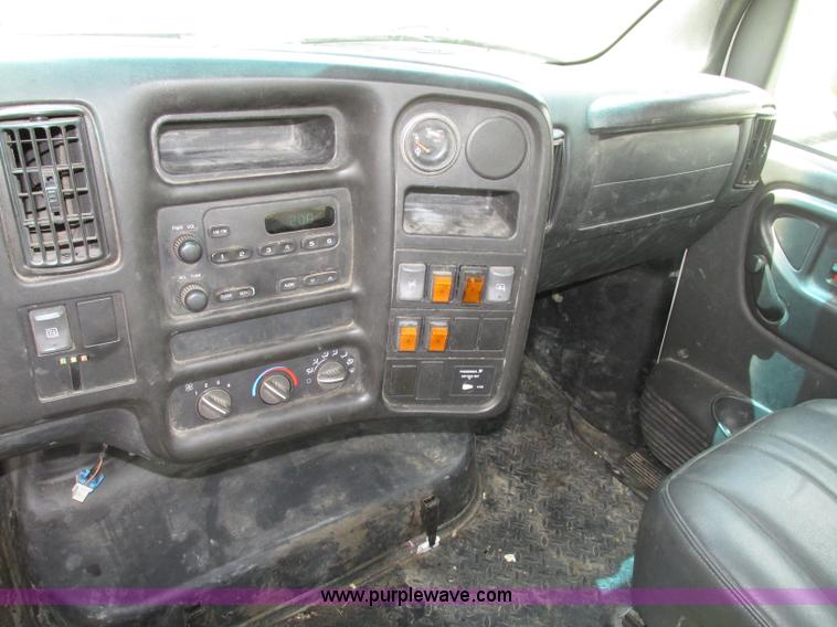 image for item F7403 2006 Chevrolet Kodiak C5500 service truck