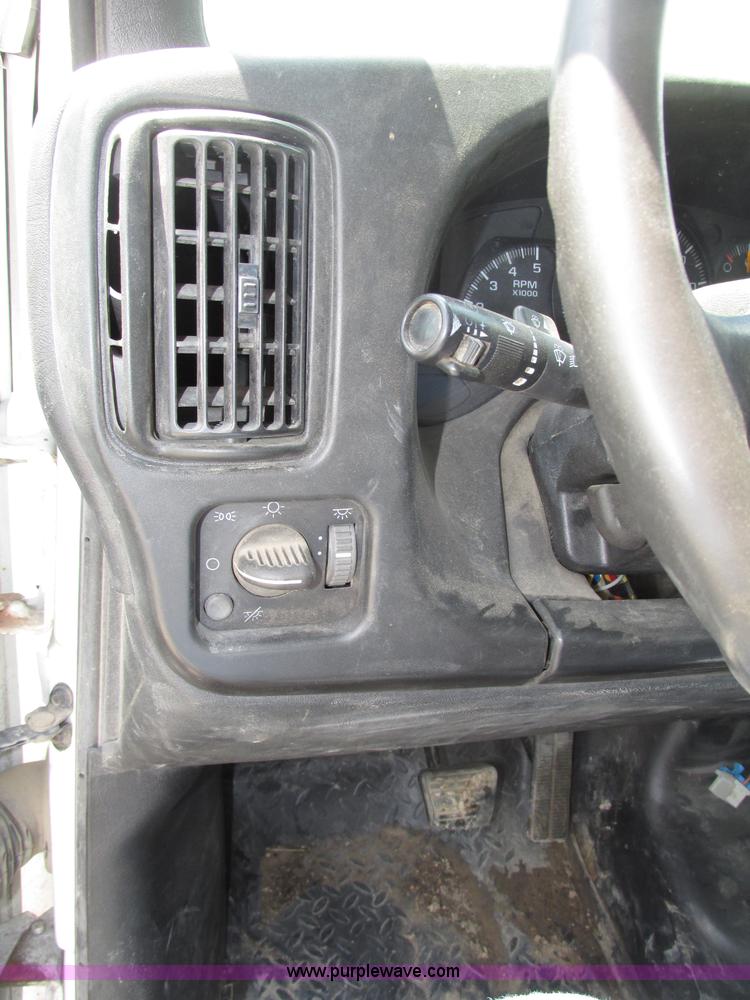 image for item F7403 2006 Chevrolet Kodiak C5500 service truck