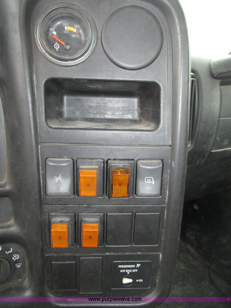 image for item F7403 2006 Chevrolet Kodiak C5500 service truck