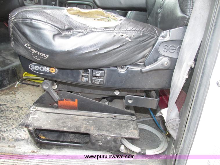 image for item F7403 2006 Chevrolet Kodiak C5500 service truck