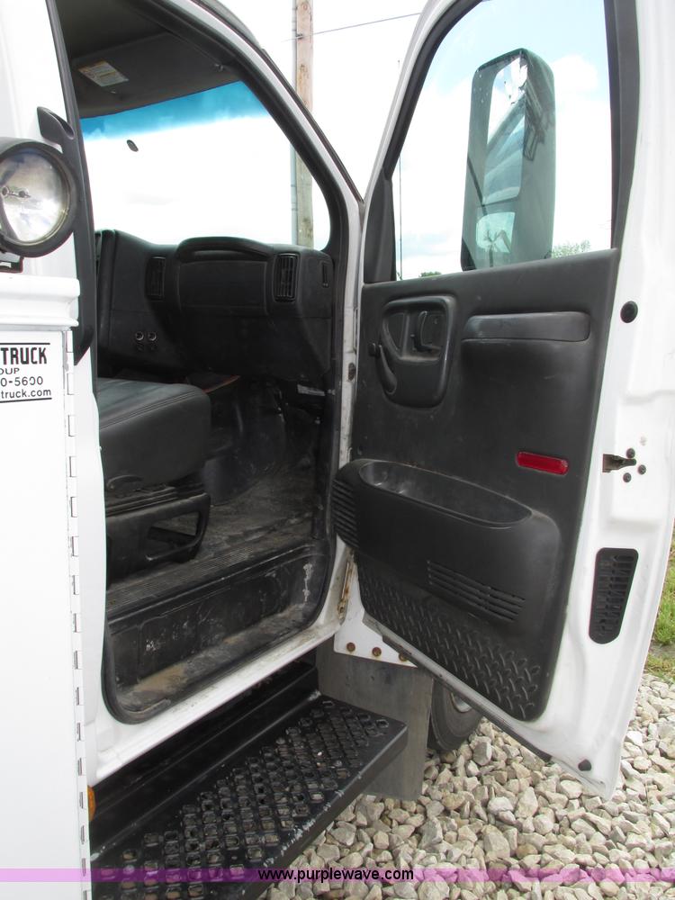 image for item F7403 2006 Chevrolet Kodiak C5500 service truck