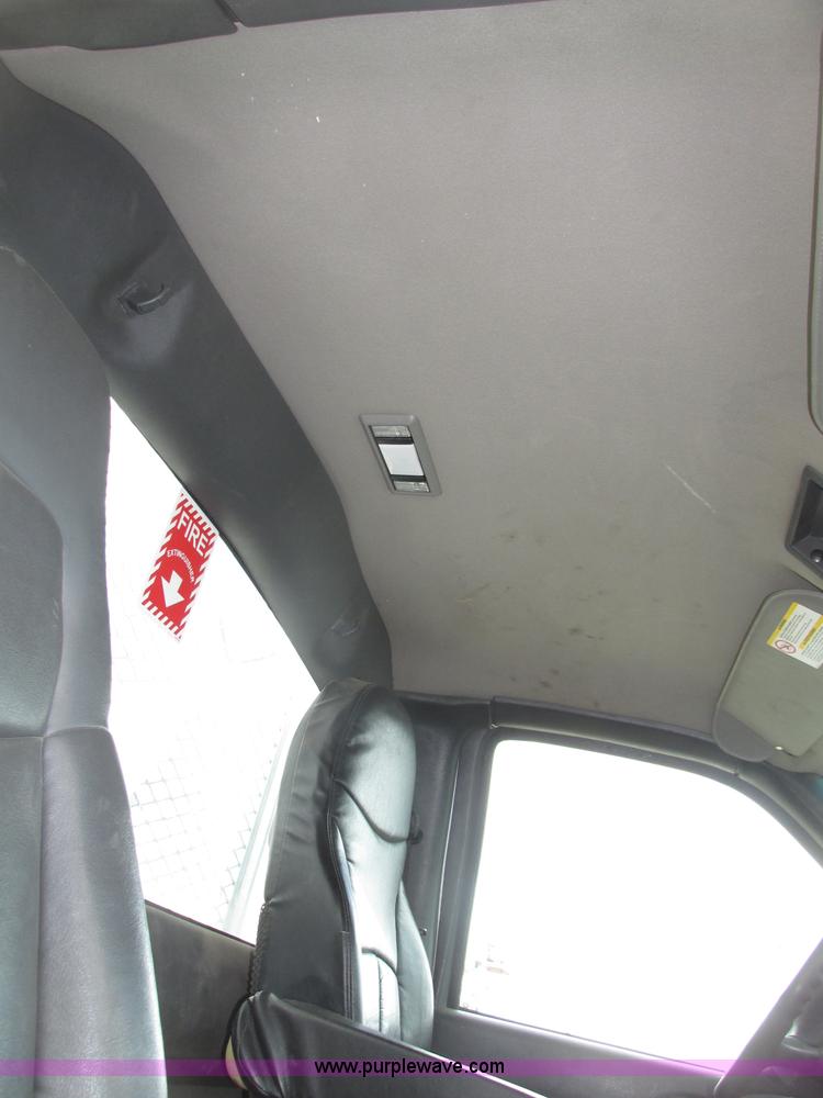 image for item F7403 2006 Chevrolet Kodiak C5500 service truck