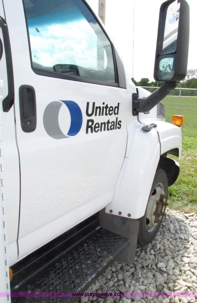 image for item F7403 2006 Chevrolet Kodiak C5500 service truck